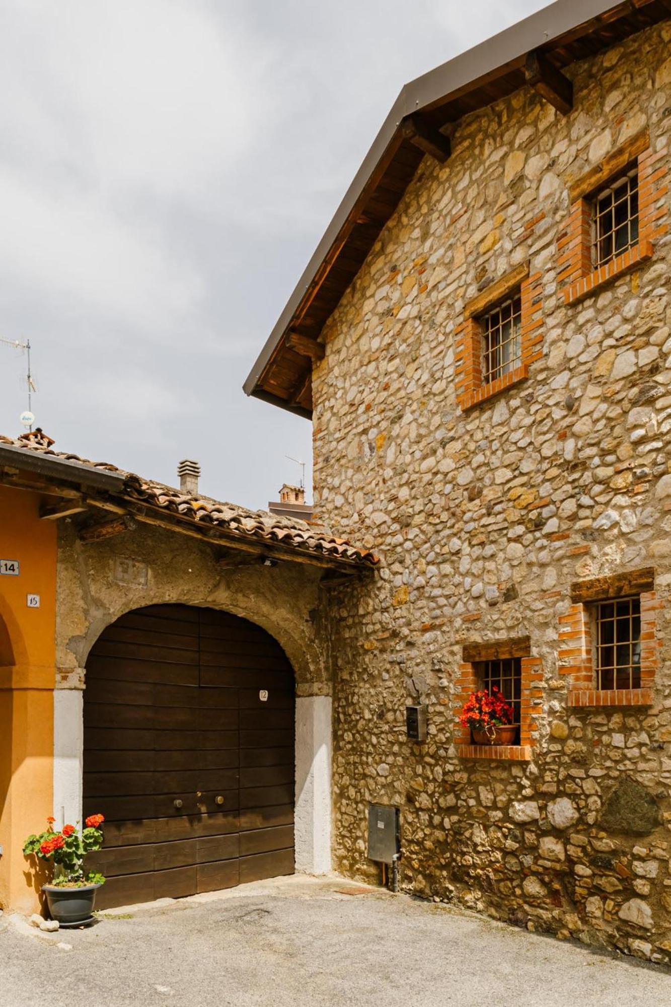 Cozy Castello Apartamento Manerba del Garda Exterior foto