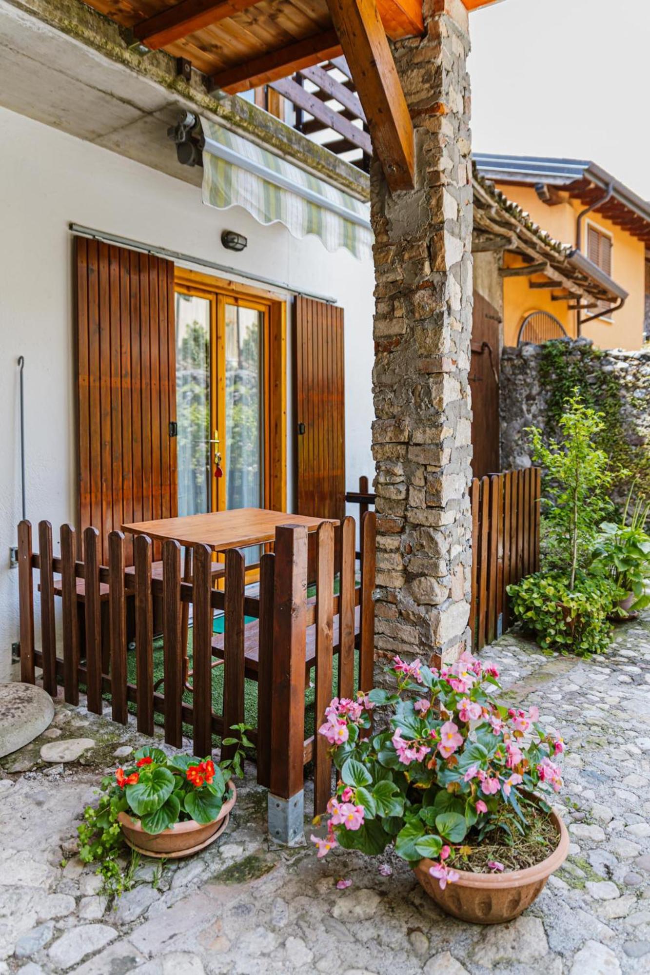 Cozy Castello Apartamento Manerba del Garda Exterior foto